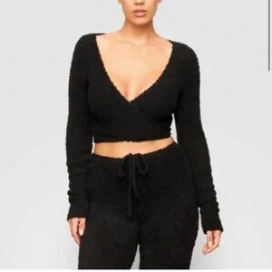 NWT Small Skims black fuzzy wrap top